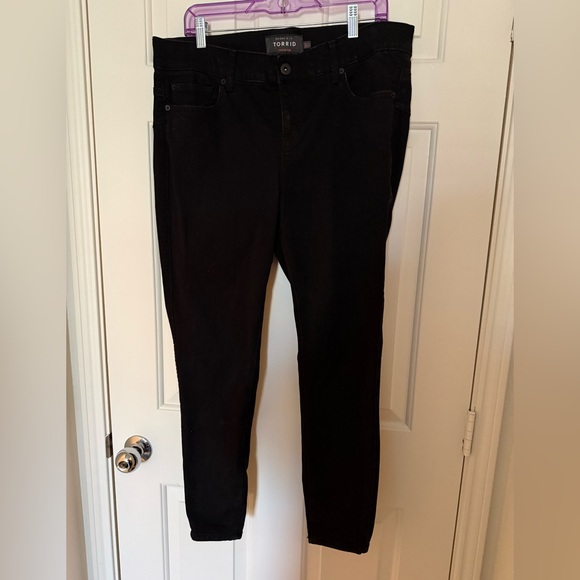 torrid Pants - Torrid black bombshell skinny jeans women’s plus size 16 short